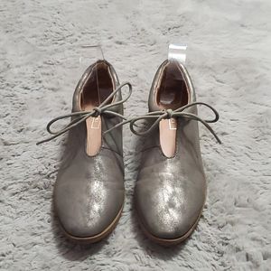 Yoki metallic oxfords